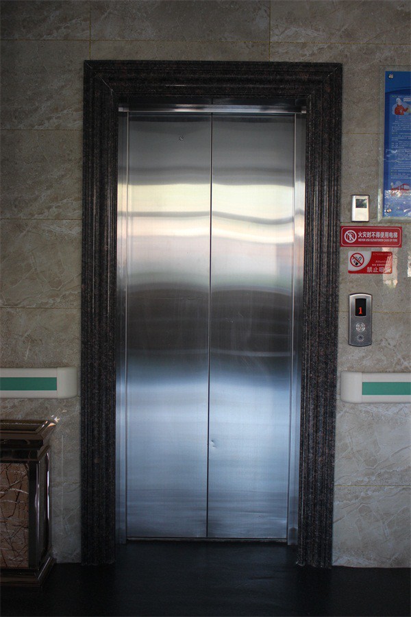  电梯１